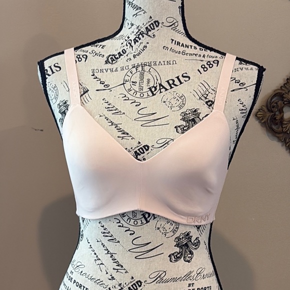 **DKNY Soft Blush/pale pink adjustable strap lightly padded bra Sz 32B - Picture 2 of 16